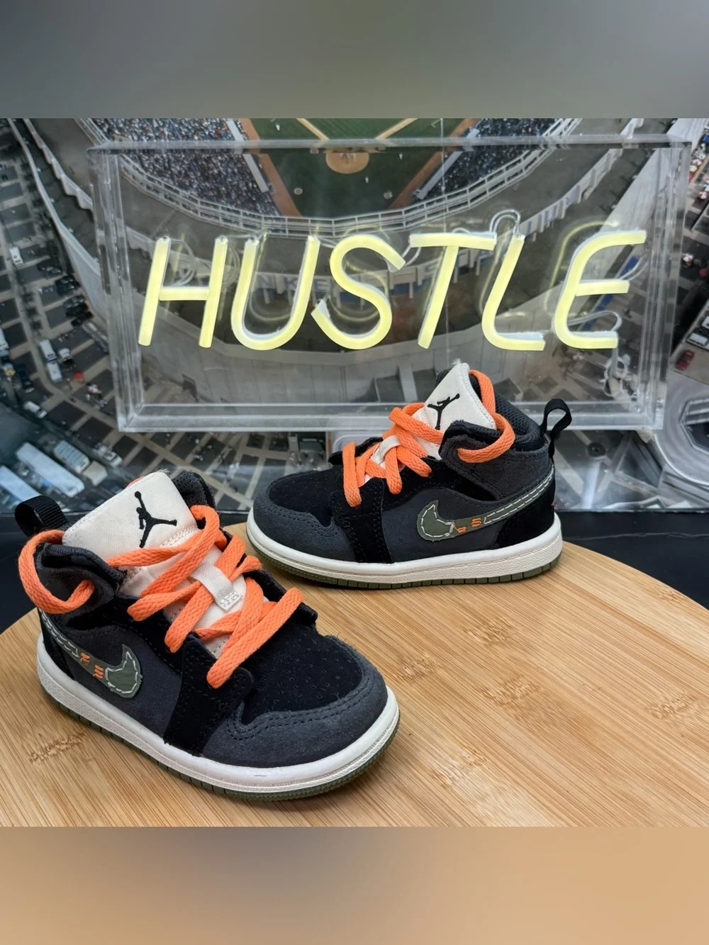 Air Jordan 1 Mid SE ‘Craft Anthracite Light Olive’ Toddler Sneakers Size 6C